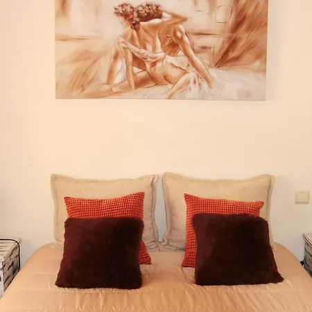 Spacious With Sea View In - 120 M², Fireplace شقة