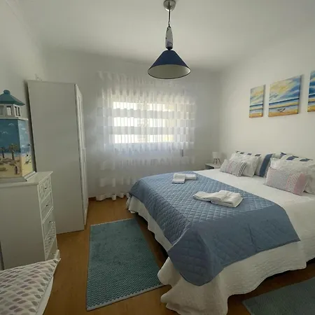 Spacious With Sea View In - 120 M², Fireplace شقة