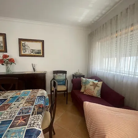 Spacious With Sea View In - 120 M², Fireplace شقة
