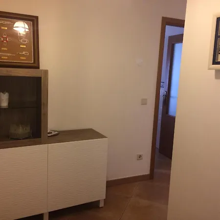 Spacious With Sea View In - 120 M², Fireplace شقة